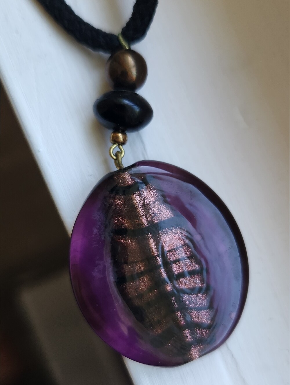 Beautiful Vintage Resin Pendant Necklace